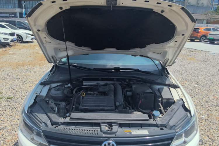 Used Volkswagen Lamando 2017 280TSI DSG Comfort Edition Engine Bay