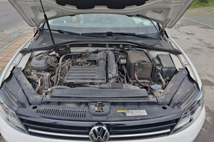Used Volkswagen Lamando 2017 230TSI DSG Fashion Edition Engine Bay