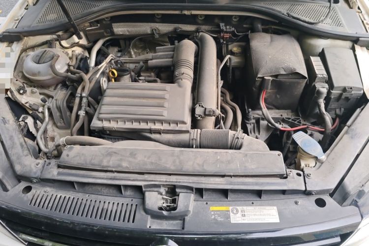 Used Volkswagen Lamando 2017 280TSI DSG Comfort Edition Engine Bay