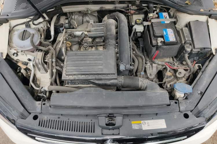 Used Volkswagen Lamando 2017 280TSI DSG Comfort Edition Engine Bay