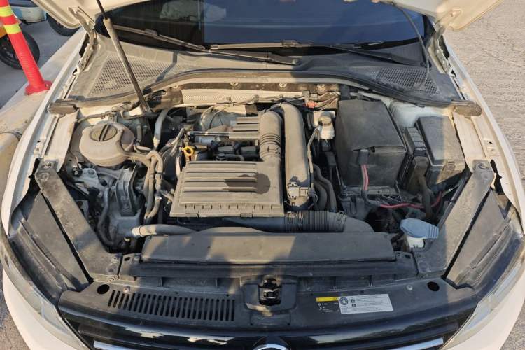 Used Volkswagen Lamando 2017 230TSI DSG Fashion Edition Engine Bay