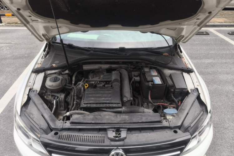 Used Volkswagen Lamando 2017 230TSI DSG Fashion Edition Engine Bay