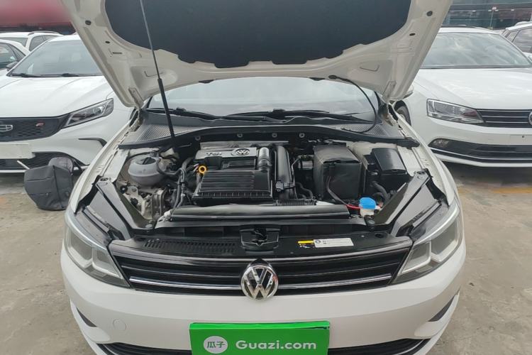 Used Volkswagen Lamando 2017 280TSI DSG Comfort Edition Engine Bay