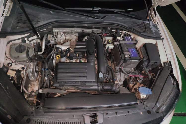 Used Volkswagen Lamando 2017 230TSI DSG Fashion Edition Engine Bay