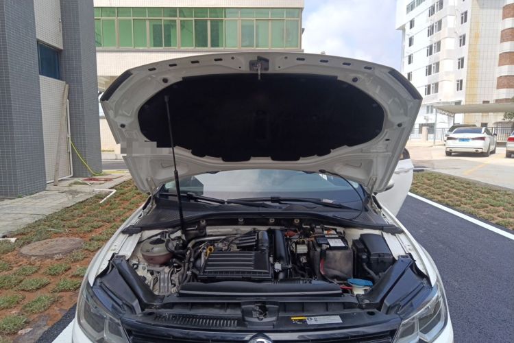 Used Volkswagen Lamando 2017 230TSI DSG Fashion Edition Engine Bay