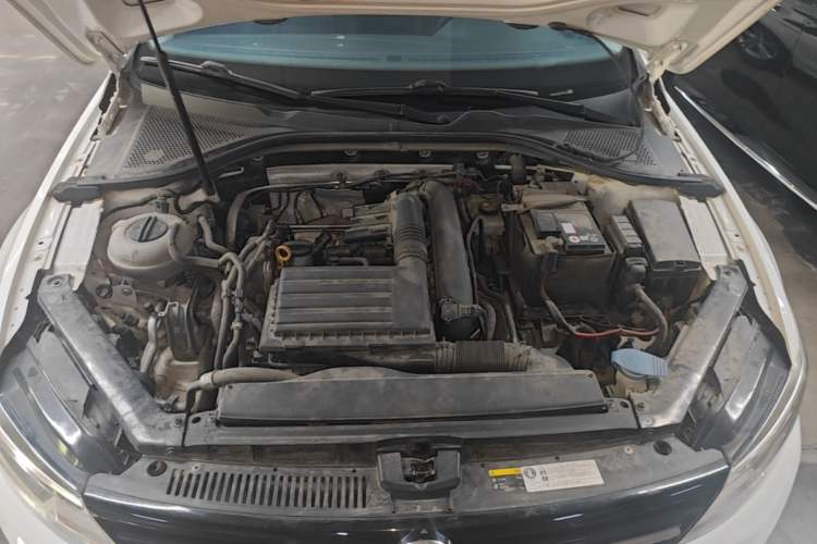 Used Volkswagen Lamando 2017 280TSI DSG Comfort Edition Engine Bay