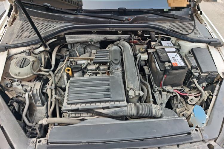 Used Volkswagen Lamando 2017 280TSI DSG Comfort Edition Engine Bay