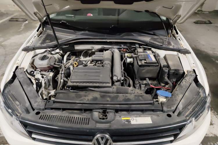 Used Volkswagen Lamando 2017 280TSI DSG Comfort Edition Engine Bay
