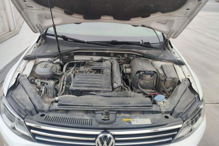 Used Volkswagen Lamando 2017 280TSI DSG Comfort Edition Engine Bay