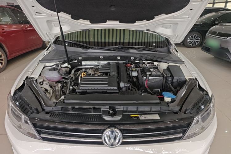 Used Volkswagen Lamando 2017 280TSI DSG Comfort Edition Engine Bay