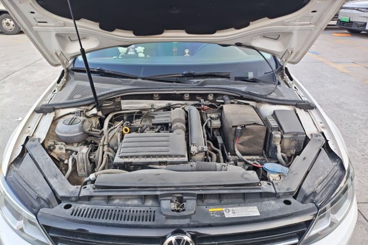 Used Volkswagen Lamando 2017 230TSI DSG Fashion Edition Engine Bay