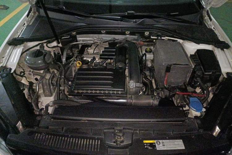 Used Volkswagen Lamando 2017 280TSI DSG Comfort Edition Engine Bay