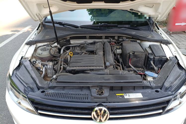Used Volkswagen Lamando 2017 280TSI DSG Comfort Edition Engine Bay