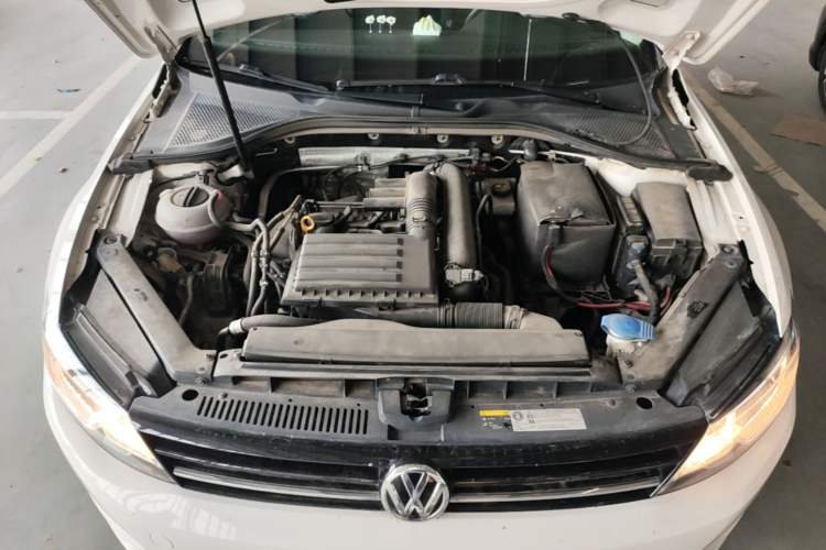 Used Volkswagen Lamando 2017 230TSI DSG Fashion Edition Engine Bay