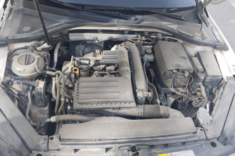 Used Volkswagen Lamando 2017 230TSI DSG Fashion Edition Engine Bay