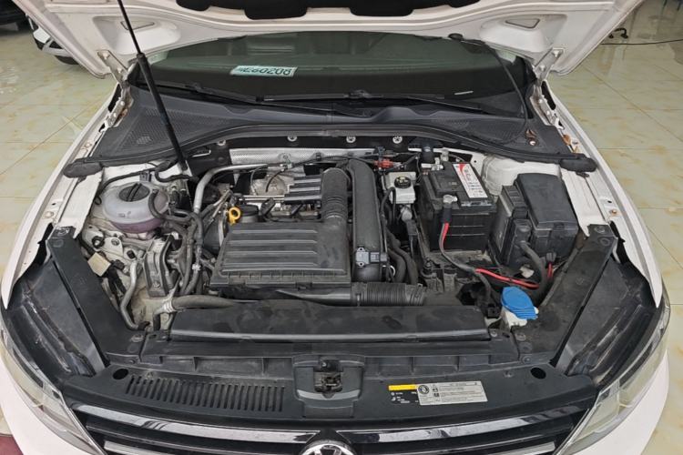 Used Volkswagen Lamando 2017 230TSI DSG Fashion Edition Engine Bay