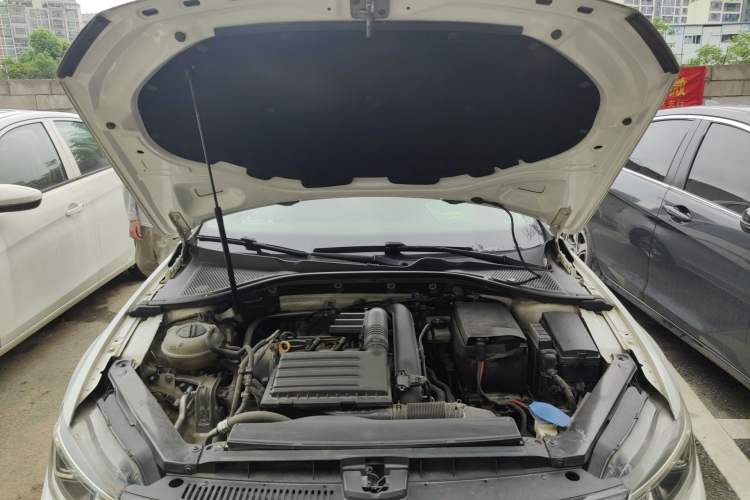 Used Volkswagen Lamando 2017 230TSI DSG Fashion Edition Engine Bay