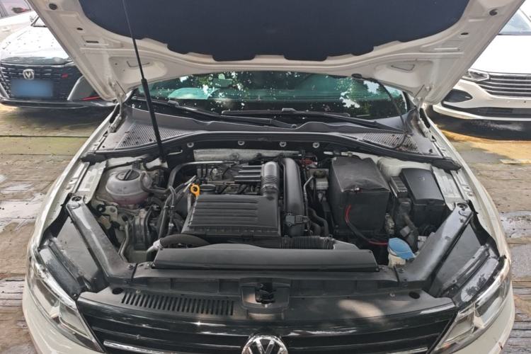 Used Volkswagen Lamando 2017 280TSI DSG Comfort Edition Engine Bay