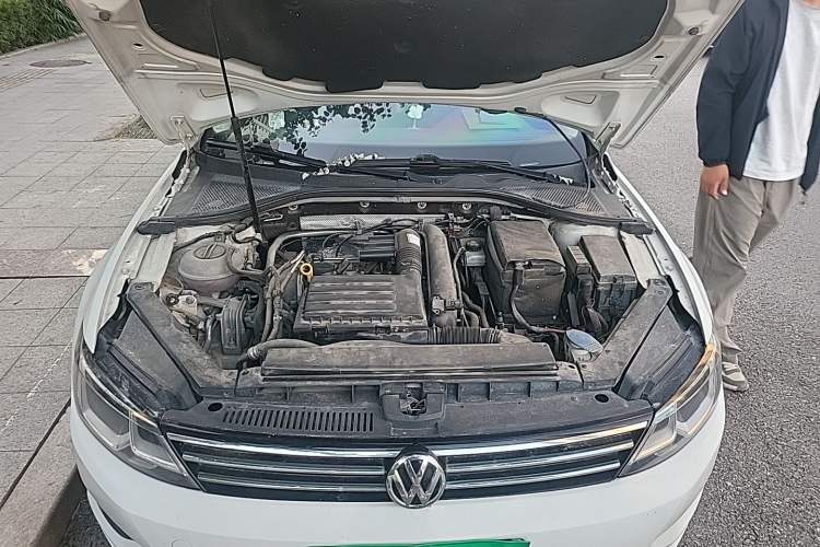 Used Volkswagen Lamando 2017 230TSI DSG Fashion Edition Engine Bay