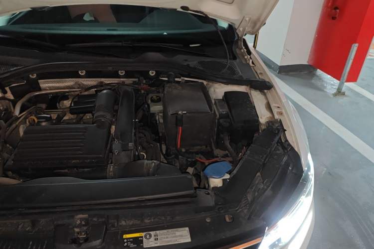 Used Volkswagen Lamando 2017 230TSI DSG Fashion Edition Engine Bay Left