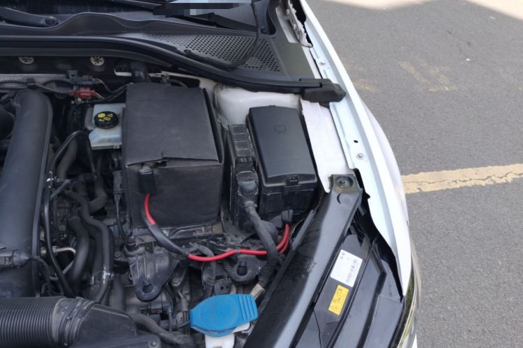 Used Volkswagen Lamando 2017 280TSI DSG Luxury Edition Engine Bay Left
