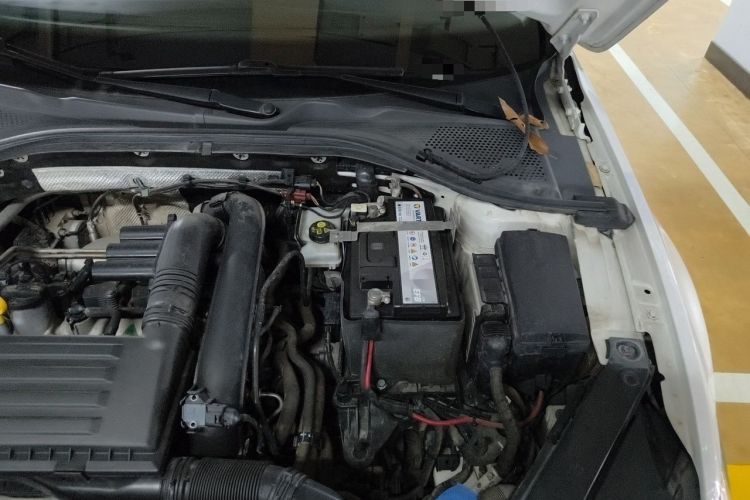 Used Volkswagen Lamando 2017 280TSI DSG Comfort Edition Engine Bay Left