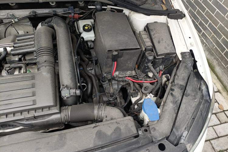 Used Volkswagen Lamando 2017 280TSI DSG Comfort Edition Engine Bay Left