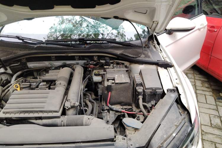 Used Volkswagen Lamando 2017 230TSI DSG Fashion Edition Engine Bay Left