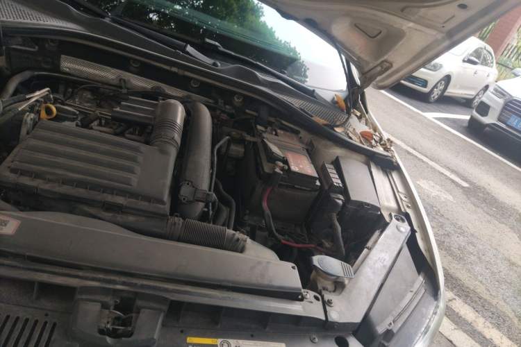 Used Volkswagen Lamando 2017 230TSI DSG Fashion Edition Engine Bay Left