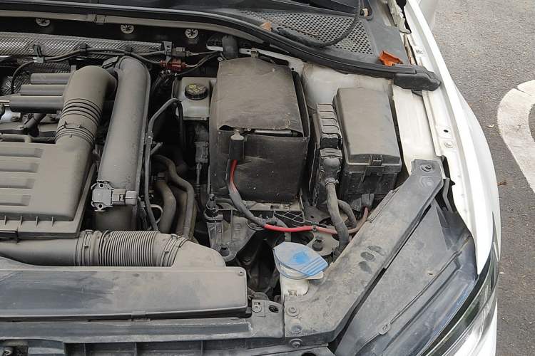Used Volkswagen Lamando 2017 230TSI DSG Fashion Edition Engine Bay Left