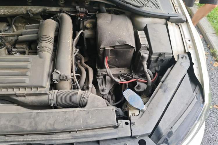 Used Volkswagen Lamando 2017 280TSI DSG Comfort Edition Engine Bay Left