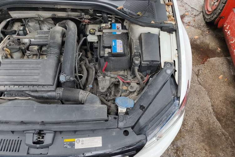 Used Volkswagen Lamando 2017 280TSI DSG Comfort Edition Engine Bay Left