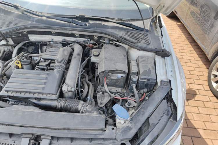 Used Volkswagen Lamando 2017 230TSI DSG Fashion Edition Engine Bay Left