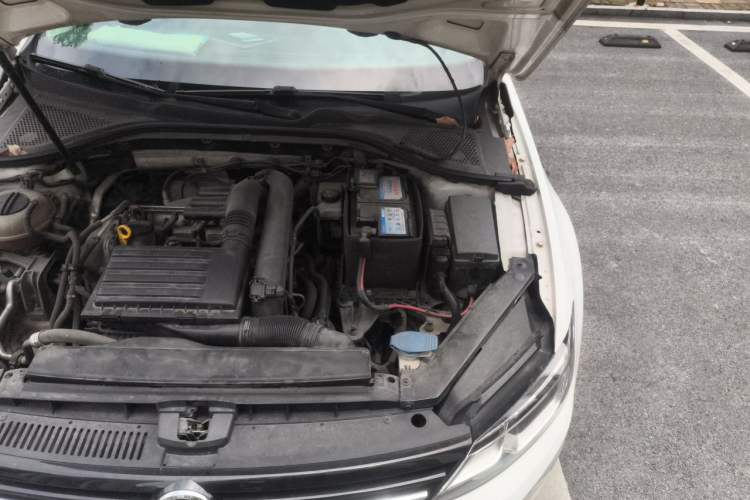 Used Volkswagen Lamando 2017 230TSI DSG Fashion Edition Engine Bay Left