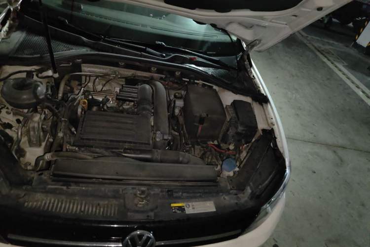 Used Volkswagen Lamando 2017 280TSI DSG Comfort Edition Engine Bay Left