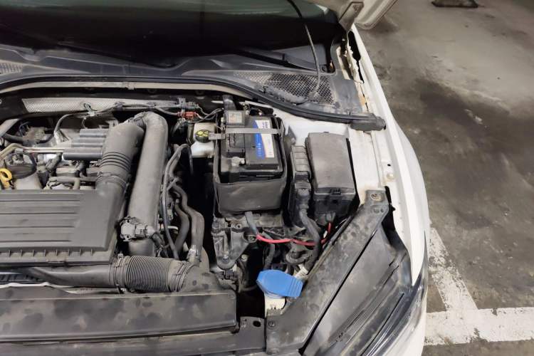 Used Volkswagen Lamando 2017 280TSI DSG Comfort Edition Engine Bay Left