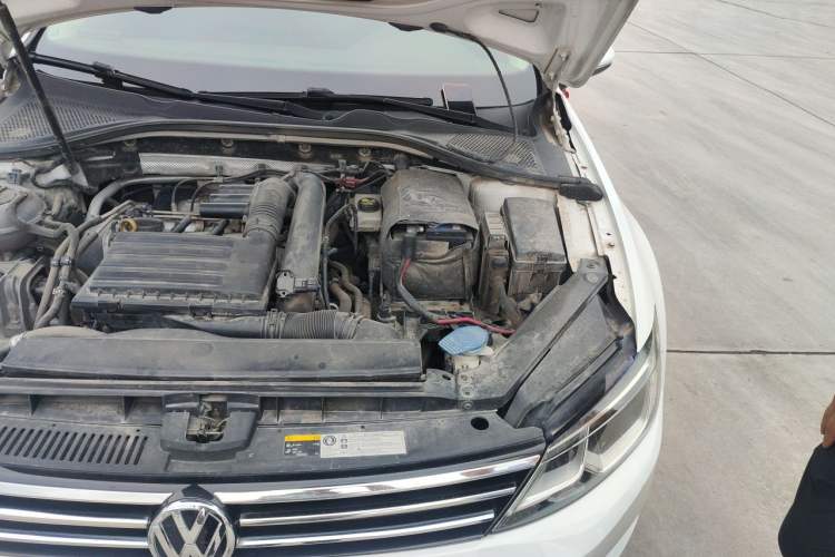 Used Volkswagen Lamando 2017 280TSI DSG Comfort Edition Engine Bay Left
