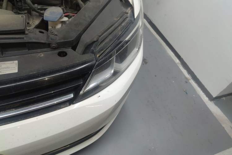Used Volkswagen Lamando 2017 280TSI DSG Comfort Edition Engine Bay Left