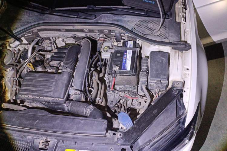 Used Volkswagen Lamando 2017 280TSI DSG Comfort Edition Engine Bay Left