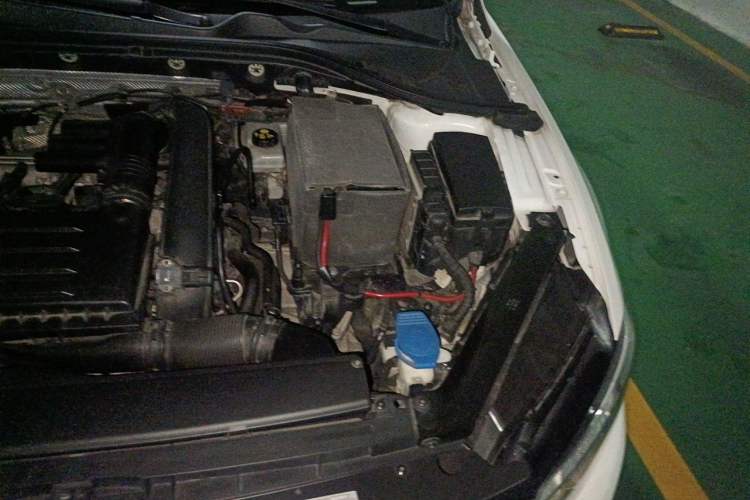 Used Volkswagen Lamando 2017 280TSI DSG Comfort Edition Engine Bay Left