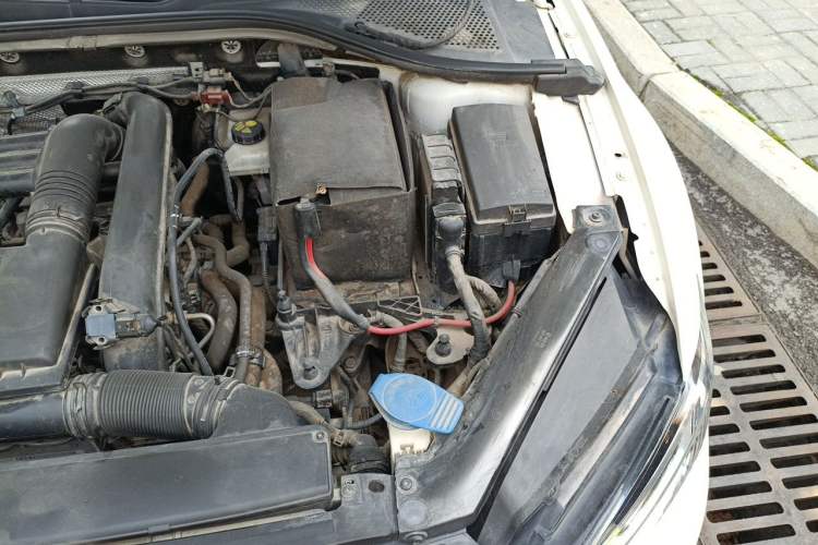 Used Volkswagen Lamando 2017 280TSI DSG Comfort Edition Engine Bay Left