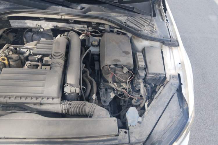 Used Volkswagen Lamando 2017 230TSI DSG Fashion Edition Engine Bay Left