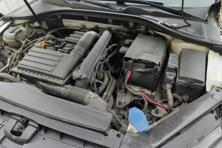 Used Volkswagen Lamando 2017 230TSI DSG Fashion Edition Engine Bay Left