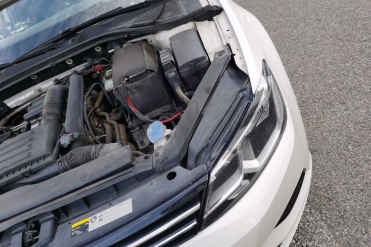 Used Volkswagen Lamando 2017 230TSI DSG Fashion Edition Engine Bay Left