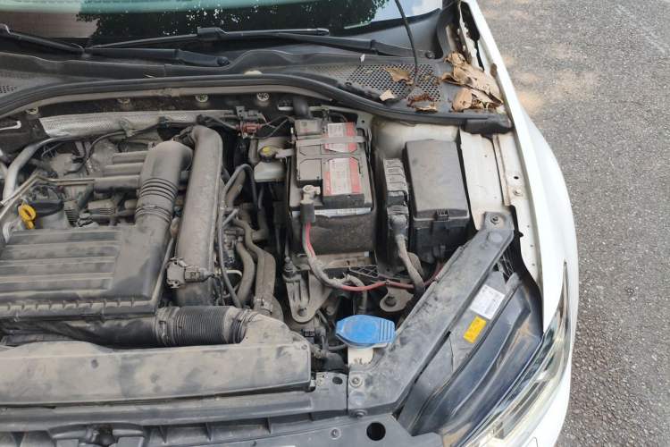 Used Volkswagen Lamando 2017 280TSI DSG Luxury Edition Engine Bay Left