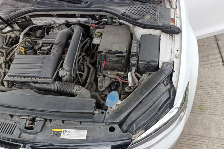 Used Volkswagen Lamando 2017 280TSI DSG Comfort Edition Engine Bay Left