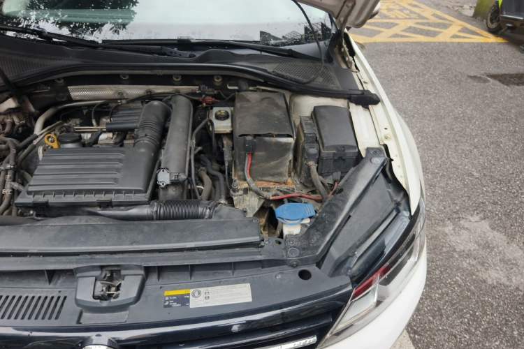 Used Volkswagen Lamando 2017 280TSI DSG Comfort Edition Engine Bay Left