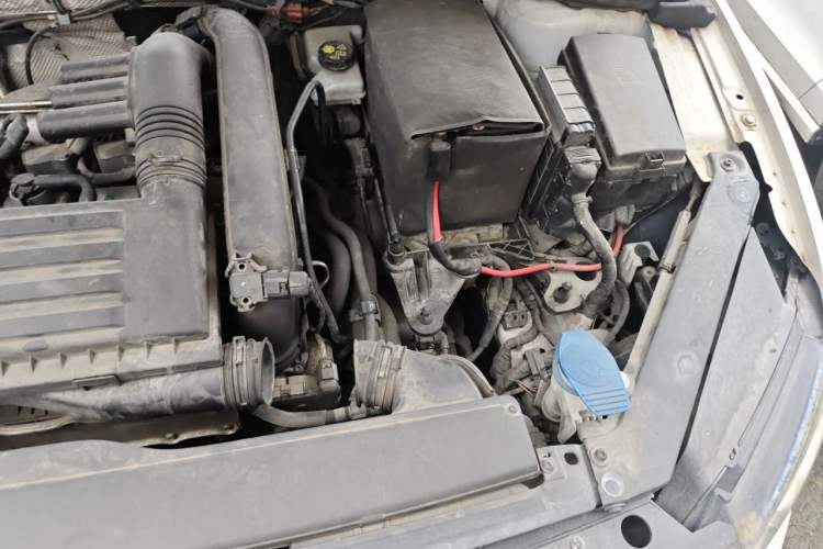 Used Volkswagen Lamando 2017 280TSI DSG Comfort Edition Engine Bay Left