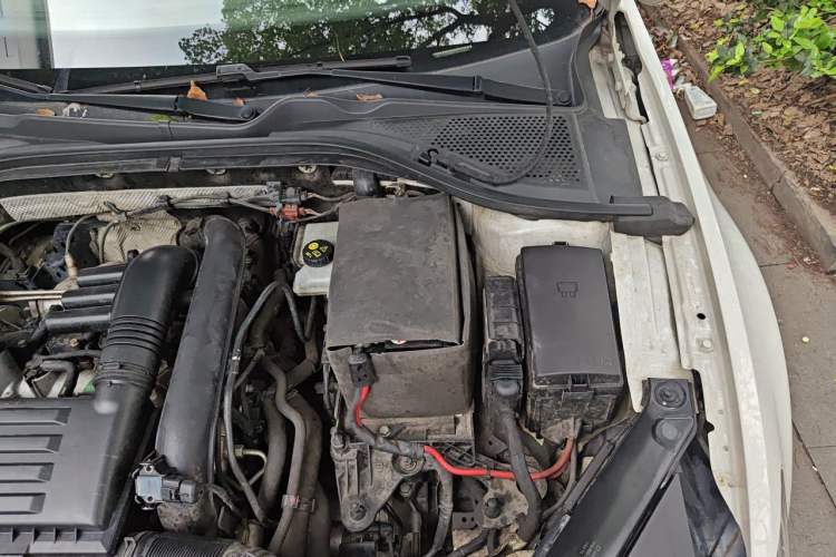 Used Volkswagen Lamando 2017 230TSI DSG Fashion Edition Engine Bay Left