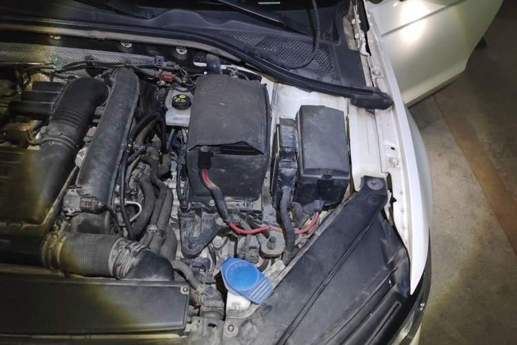 Used Volkswagen Lamando 2017 280TSI DSG Comfort Edition Engine Bay Left
